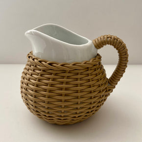 JARRA/LEITEIRA BOJUDA DE PORCELANA COM VIME P DETALHES