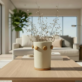 O vaso Mandarim eleva o nível de sua decoração. Imponente, é feito artesanalmente. Tem o corpo texturizado e detalhes de madeira em relevo.
