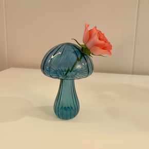 Mini Vaso Azul em Vidro Formato Cogumelo