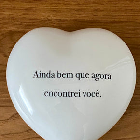 CORAÇÃO DECORATIVO "AINDA BEM..." TAMANHO G - GREGHY DESIGN
